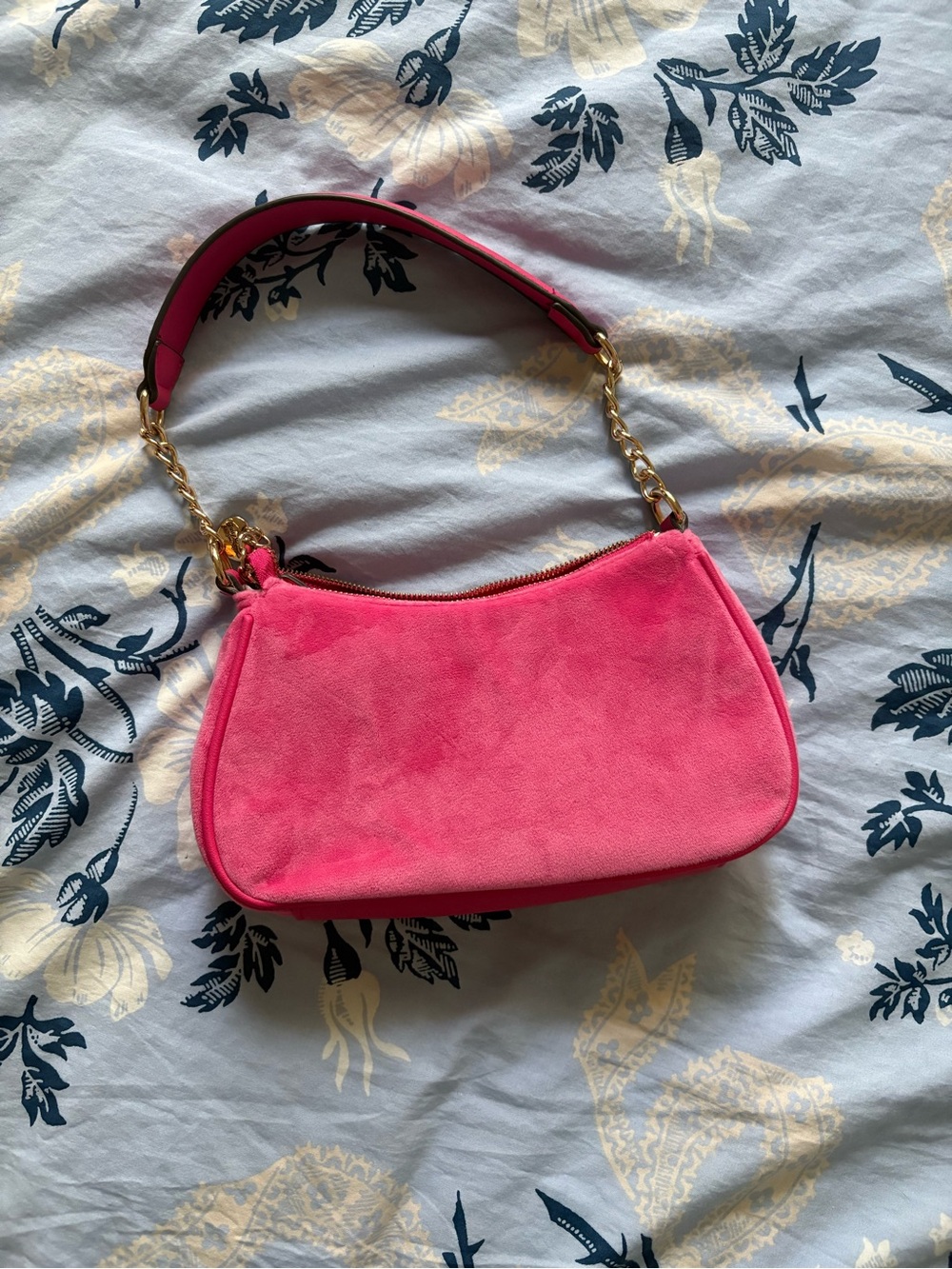 Juicy Couture Hot Pink Mini Shoulder Bag with Gold Chain - Picture 2 of 6